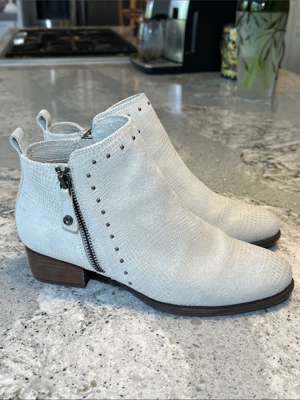 NWOB Revere Kyoto Studded Leather Ankle Bootie White/Oyster Sz 6 / EU 37